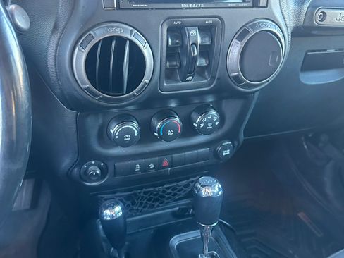 Used 2018 Jeep Wrangler Unlimited Sport S image 11