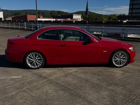Used 2011 BMW 335i Convertible image 17