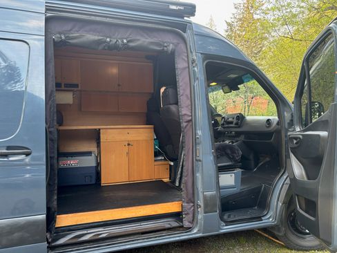 Used 2019 Mercedes-Benz Sprinter 144 image 37