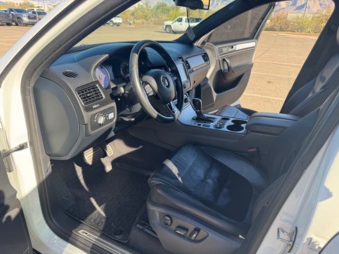 Used 2014 Volkswagen Touareg TDI AWD/4WD image 14