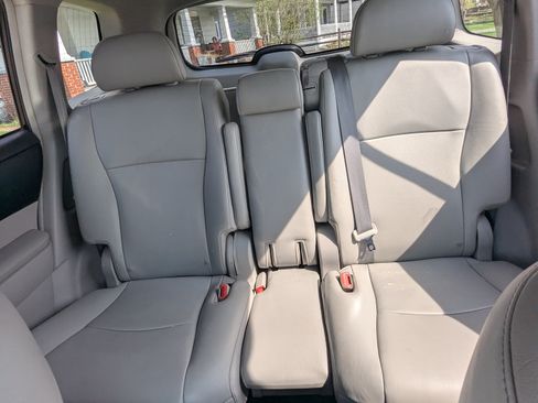 Used 2012 Toyota Highlander SE w/ Tow Pkg image 13