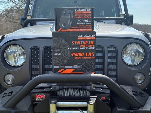 Used 2018 Jeep Wrangler Unlimited Sport image 1