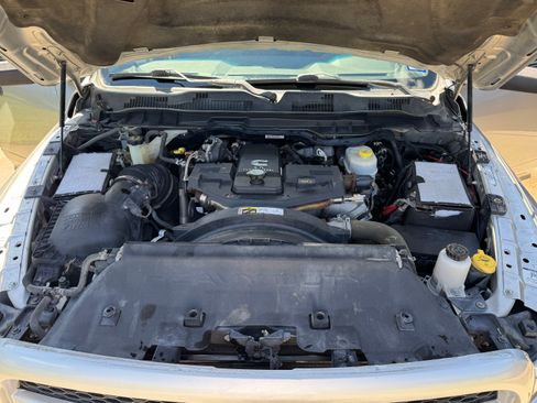 Used 2013 RAM 2500 Tradesman w/ Chrome Appearance Group image 9