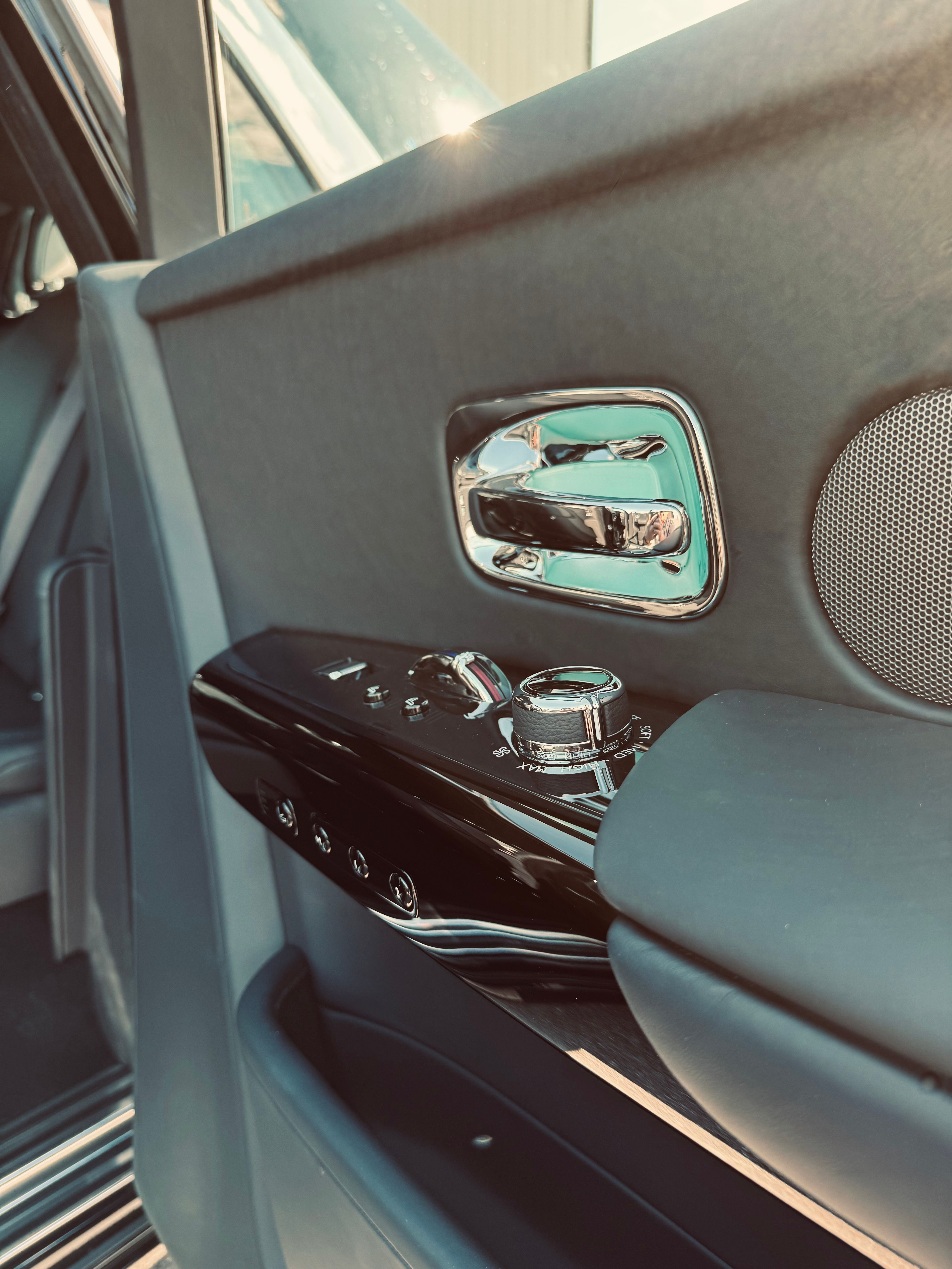 Used 2022 Rolls-Royce Phantom Sedan w/ The Phantom Package RWD image 18