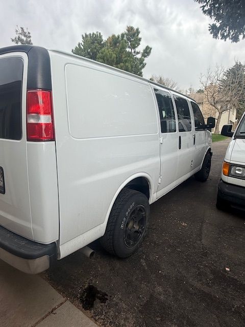 Used 2019 Chevrolet Express 2500 w/ Driver Convenience Package RWD image 8
