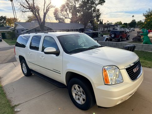 Used 2012 GMC Yukon XL SLT w/ SLT-2 Equipment Package image 11