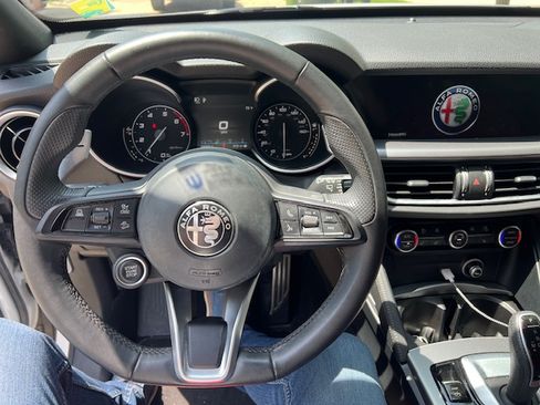 Used 2023 Alfa Romeo Stelvio Veloce image 12