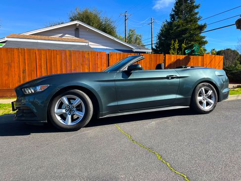 Used 2016 Ford Mustang Convertible image 4