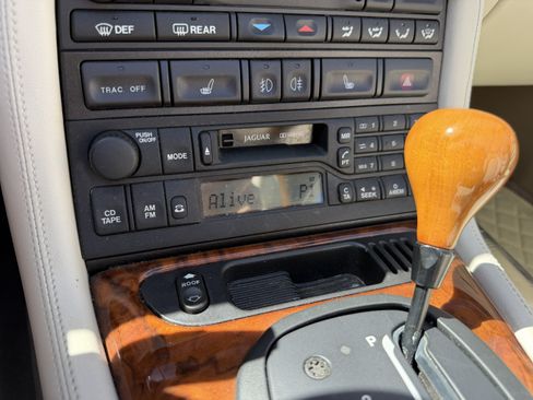 Used 2002 Jaguar XK8 Convertible RWD image 16