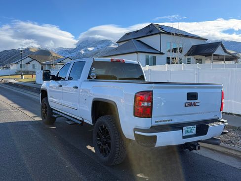 Used 2018 GMC Sierra 2500 SLT w/ Duramax Plus Package image 6