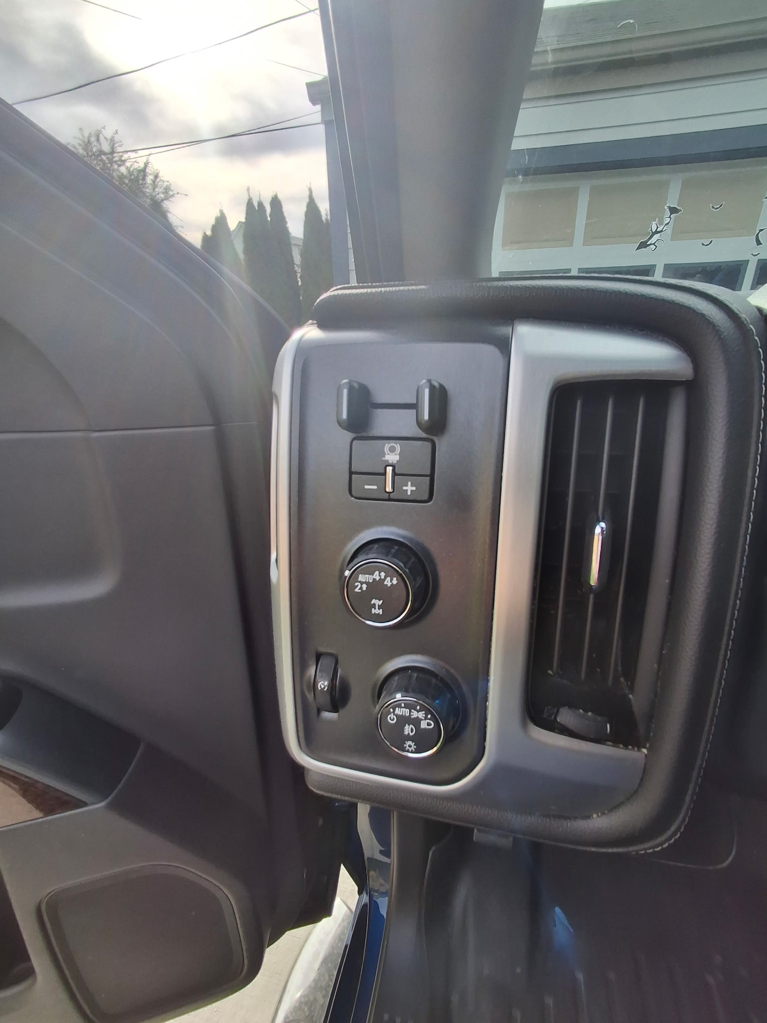 Used 2019 GMC Sierra 1500 SLE w/ SLE Value Package AWD/4WD image 8