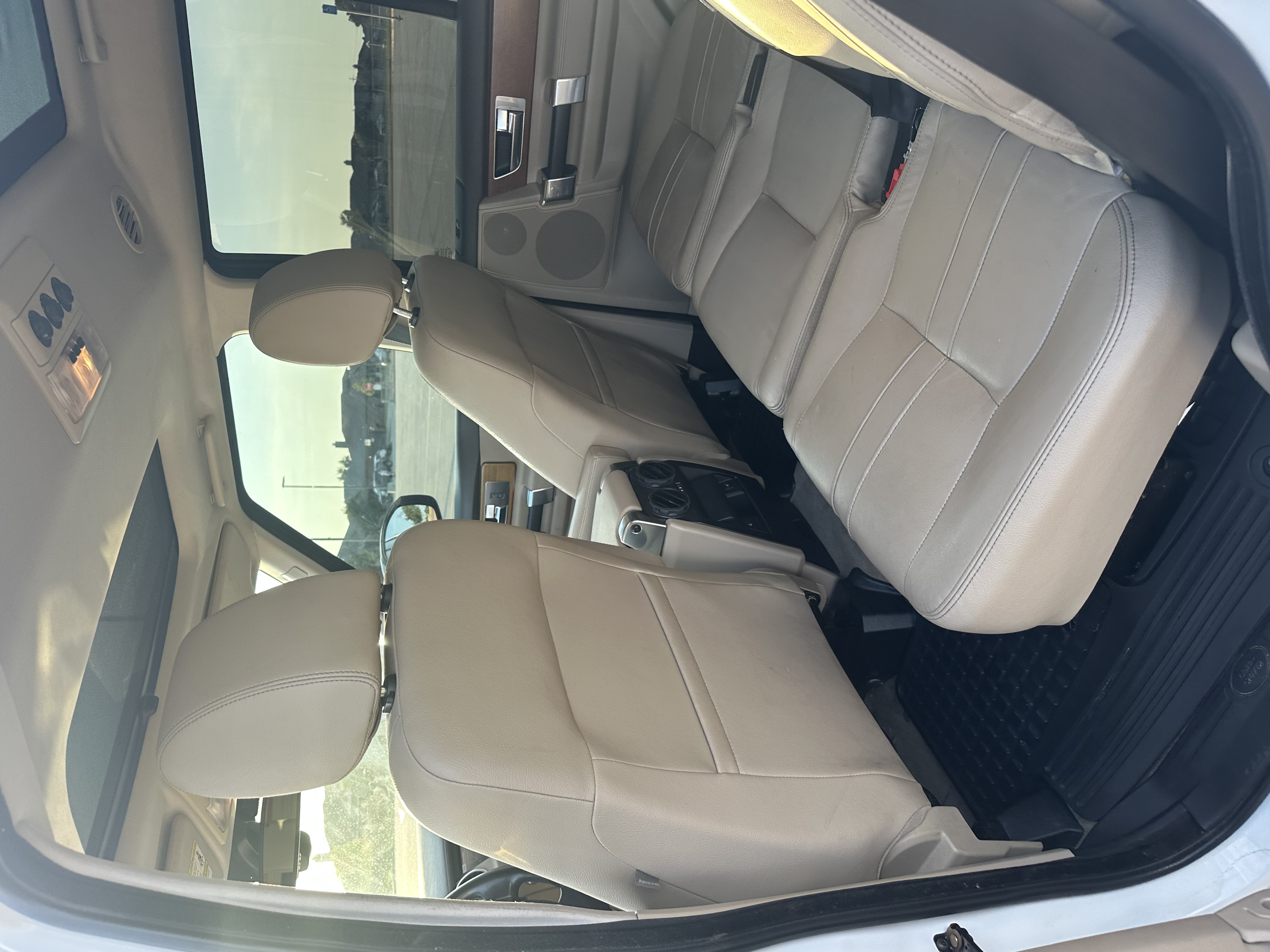 Used 2016 Land Rover LR4 HSE AWD/4WD image 8