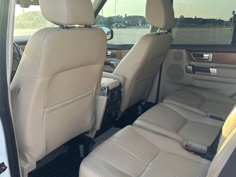 Used 2016 Land Rover LR4 HSE AWD/4WD image 8