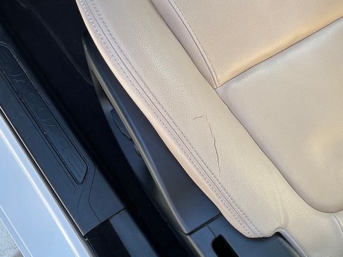 Used 2017 Jaguar XE Premium image 13