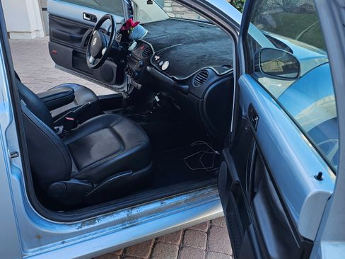 Used 2009 Volkswagen Beetle Coupe image 4