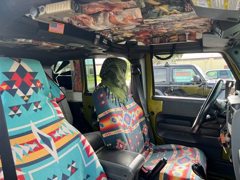 Used 2007 Jeep Wrangler Unlimited Sahara w/ Dual Top Group image 12