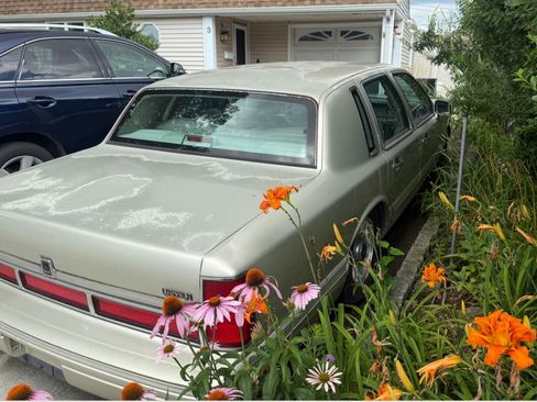 Used 1997 Lincoln Town Car Executive image 5