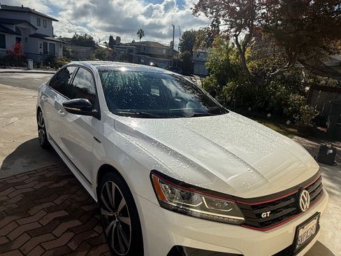 Used 2018 Volkswagen Passat 3.6 image 1