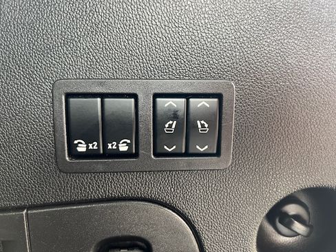 Used 2018 Chevrolet Tahoe Premier image 21