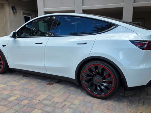 Used 2022 Tesla Model Y Performance image 9