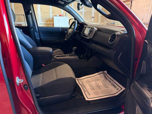 Used 2022 Toyota Tacoma TRD Off-Road w/ Technology Package image 4