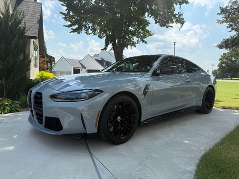 Used 2022 BMW M4 Coupe w/ Executive Package RWD image 2