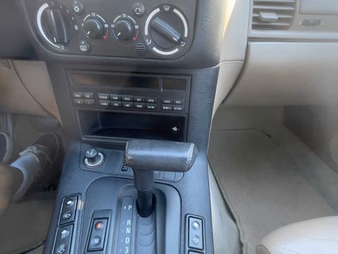 Used 1995 BMW 325i Convertible image 4