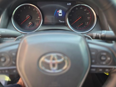 Used 2019 Toyota Camry XSE FWD image 10