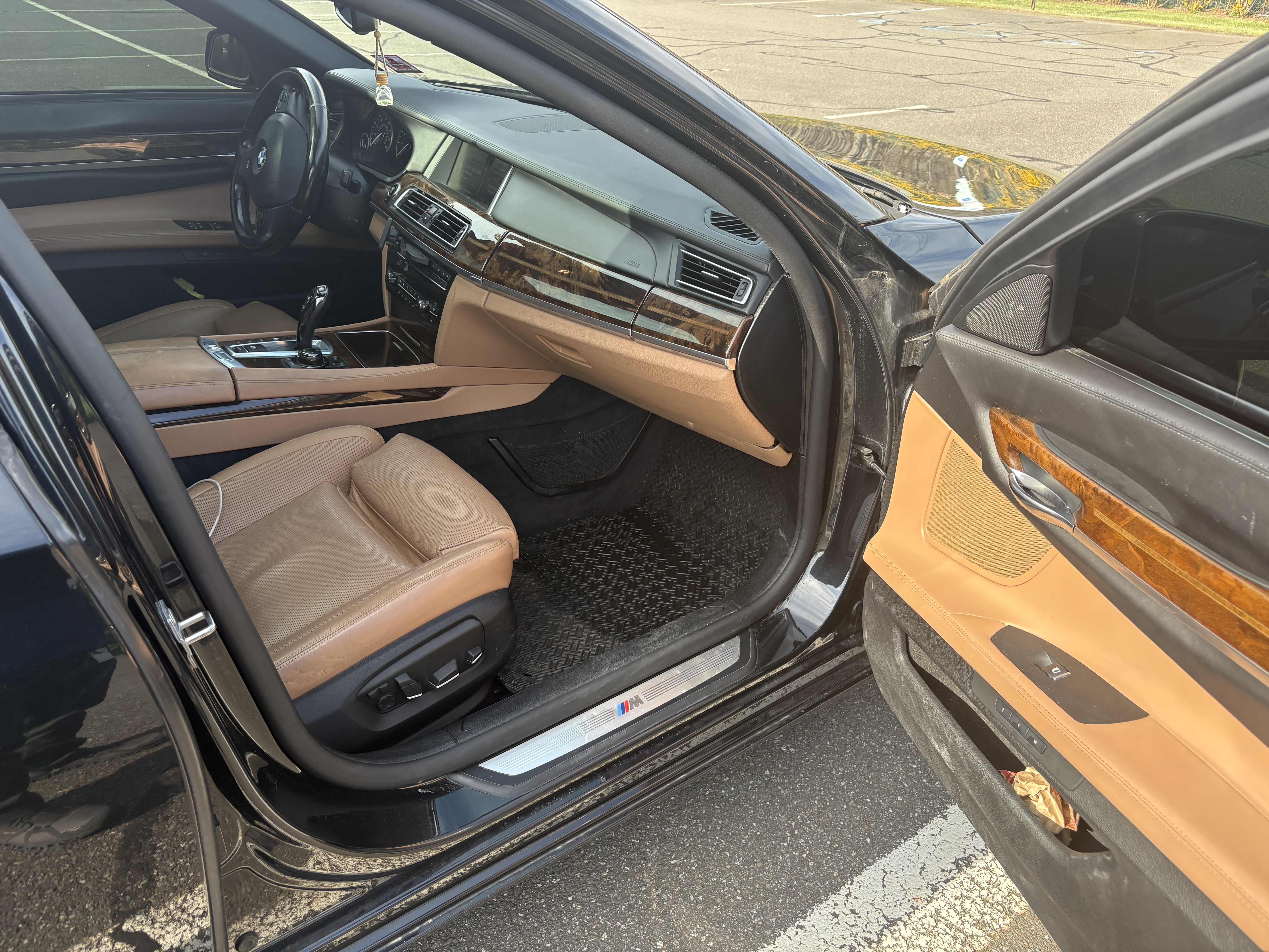 Used 2013 BMW 750Li xDrive AWD/4WD image 11