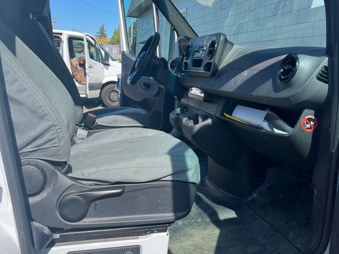 Used 2021 Mercedes-Benz Sprinter 1500 image 5