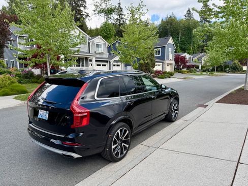 Used 2018 Volvo XC90 T6 Momentum w/ Convenience Package AWD/4WD image 2