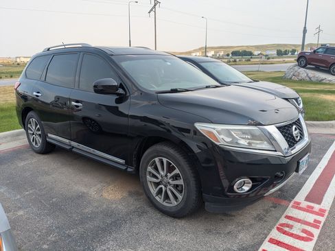 Used 2014 Nissan Pathfinder SL w/ SL Premium Package AWD/4WD image 1