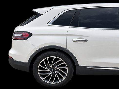 Used 2019 Lincoln Nautilus Reserve AWD/4WD image 8