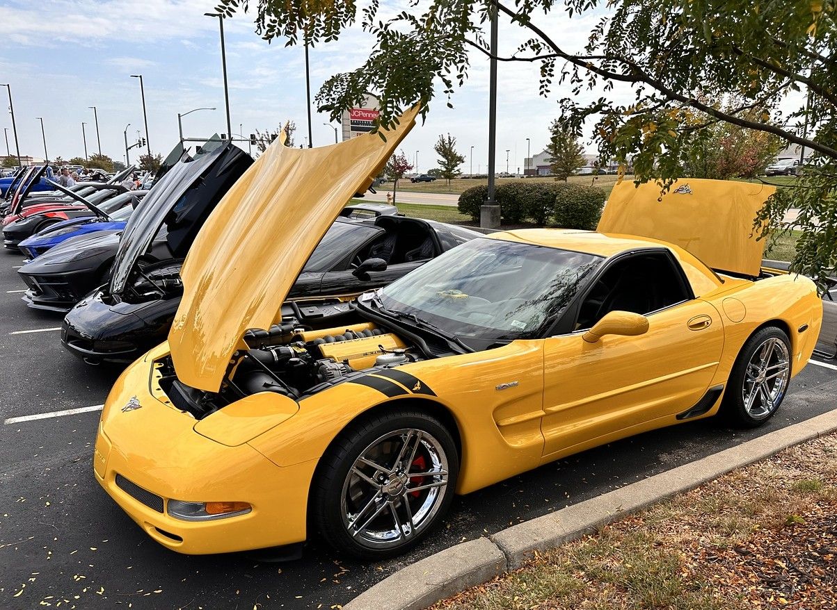 Used 2003 Chevrolet Corvette Z06 w/ Memory Package, 3 Drivers RWD image 2