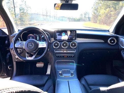 Used 2021 Mercedes-Benz GLC 300 image 9