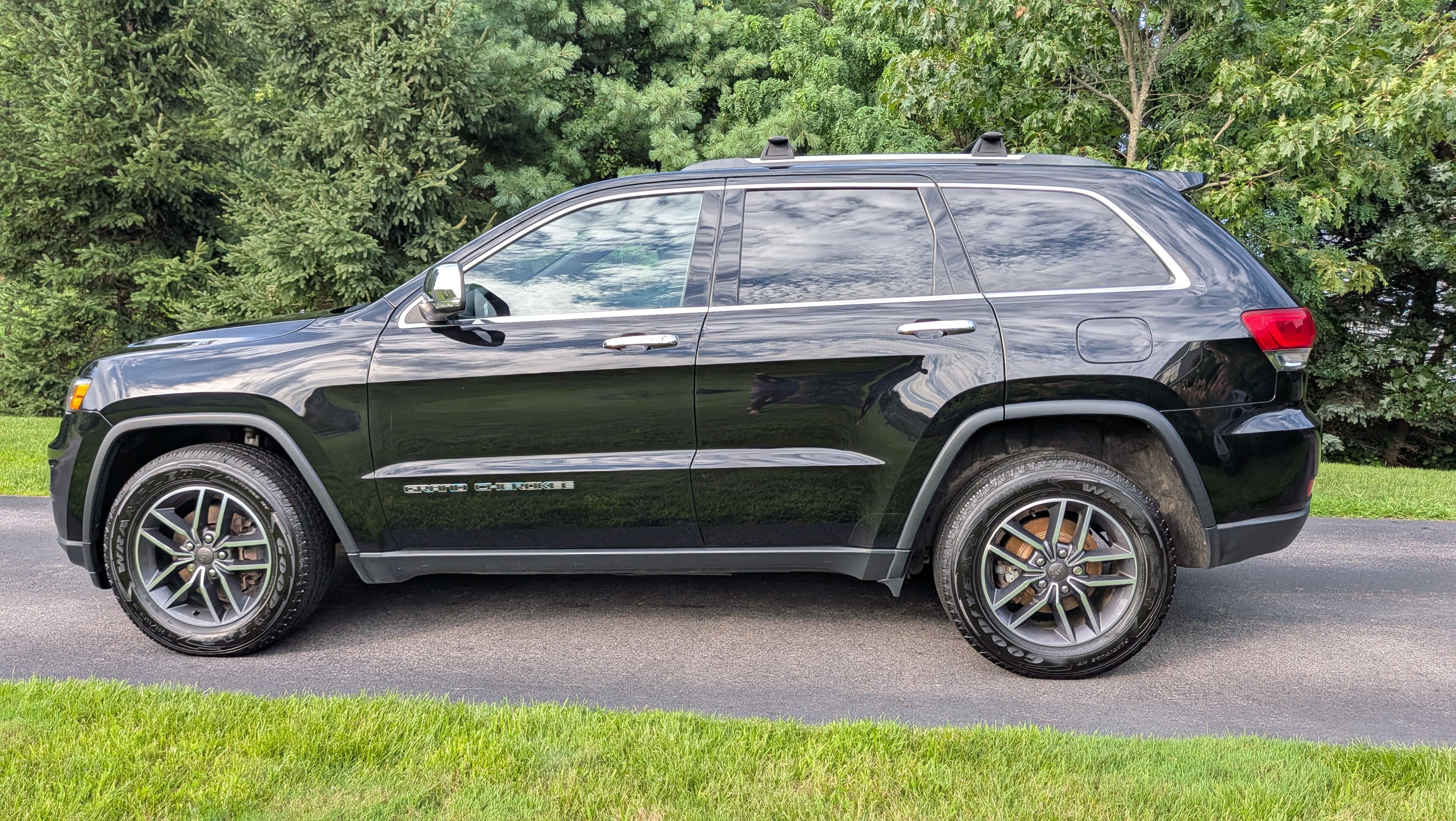 Used 2019 Jeep Grand Cherokee Limited AWD/4WD image 11