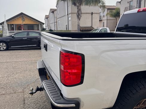 Used 2018 Chevrolet Silverado 1500 LT w/ Texas Edition RWD image 14