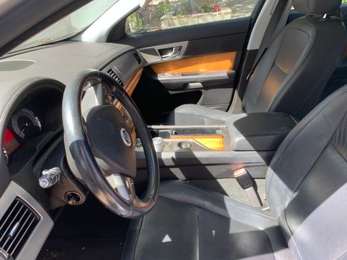 Used 2010 Jaguar XF Luxury image 8