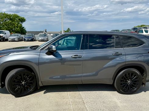 Used 2020 Toyota Highlander LE AWD/4WD image 5