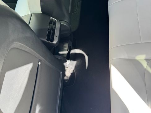 Used 2021 Tesla Model Y Long Range image 10