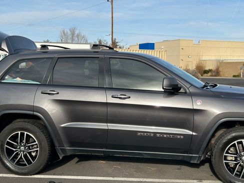 Used 2017 Jeep Grand Cherokee Trailhawk w/ Trailhawk Luxury Group image 4