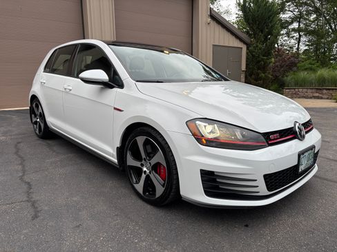 Used 2017 Volkswagen GTI SE FWD image 4