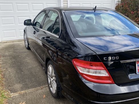 Used 2009 Mercedes-Benz C 300 C 300 Luxury Sedan 4D image 2