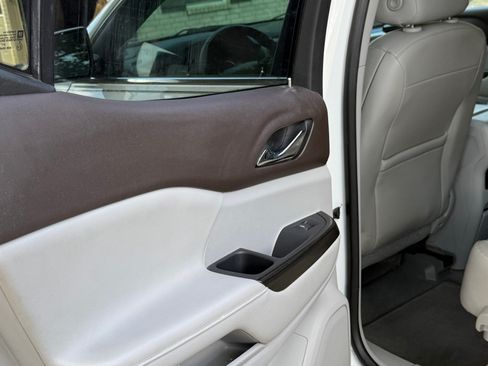 Used 2017 GMC Acadia SLT image 9