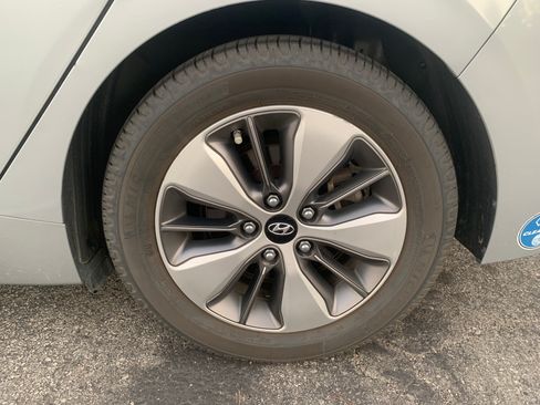 Used 2019 Hyundai Ioniq Limited w/ Ultimate Package 02 FWD image 20