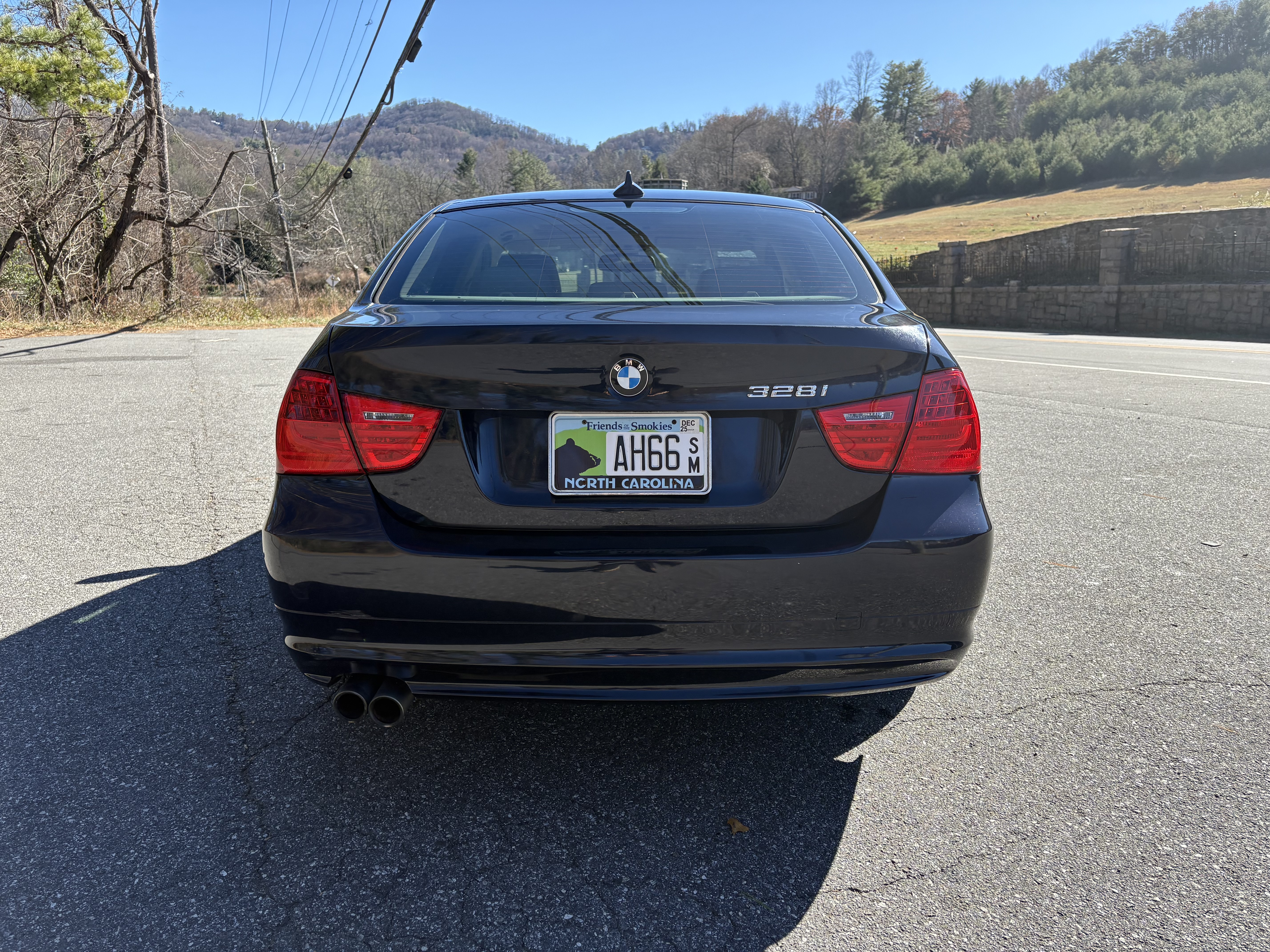 Used 2010 BMW 328i xDrive Sedan AWD/4WD image 4