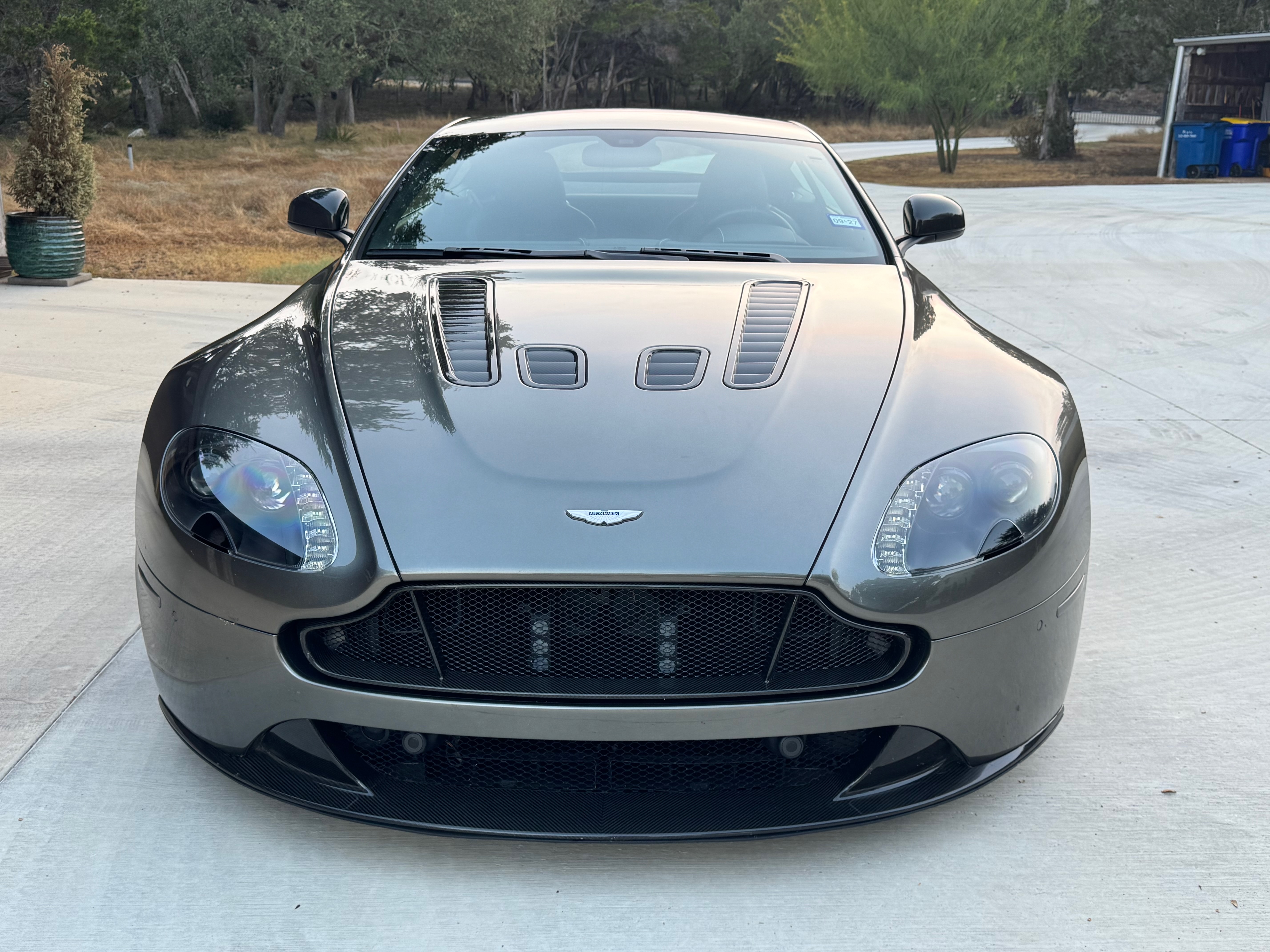 Used 2016 Aston Martin V12 Vantage S RWD image 2