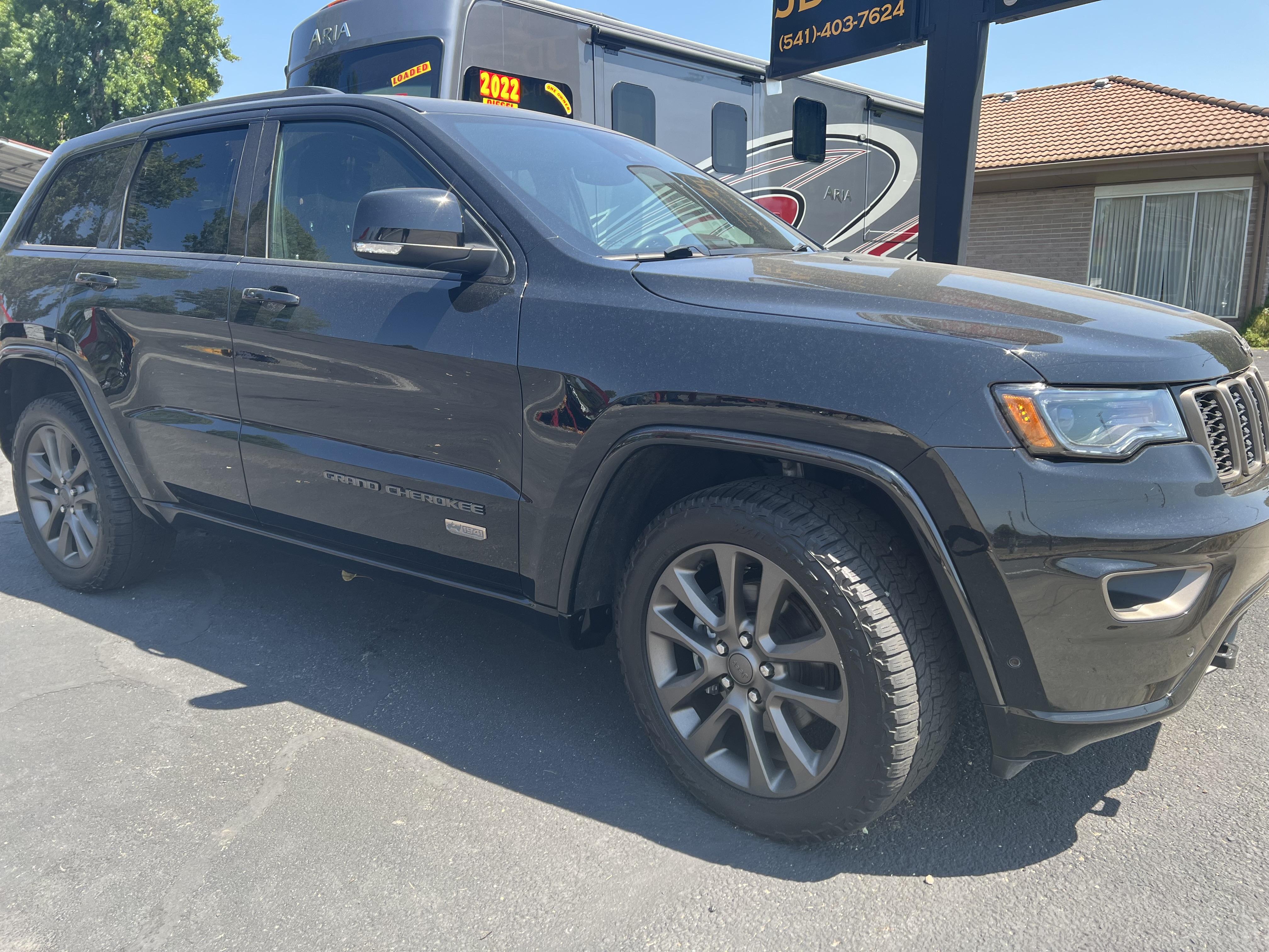 Used 2017 Jeep Grand Cherokee Limited 75th Anniversary AWD/4WD image 8