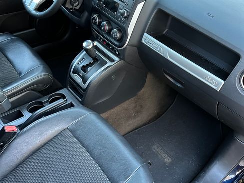 Used 2017 Jeep Compass Latitude image 11