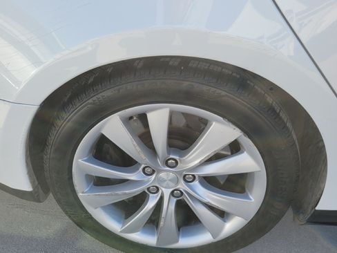 Used 2015 Tesla Model S 85D image 17